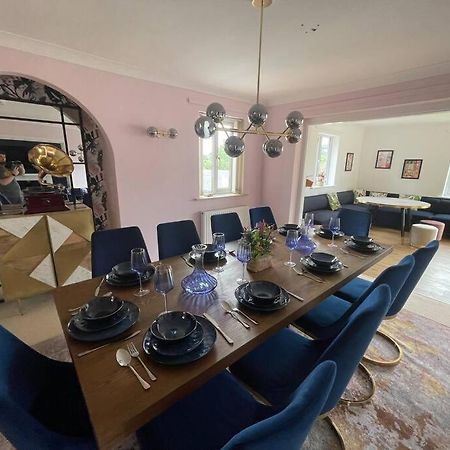 Luxury 4-5 Bed Home With Games Room And Balcony نيوتاون المظهر الخارجي الصورة