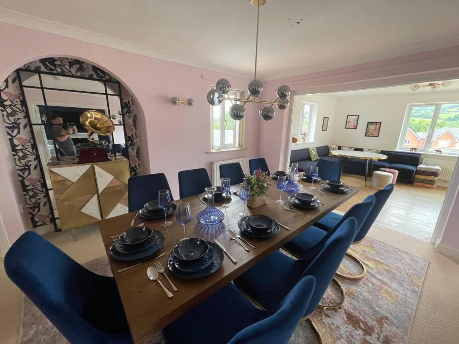Luxury 4-5 Bed Home With Games Room And Balcony نيوتاون المظهر الخارجي الصورة
