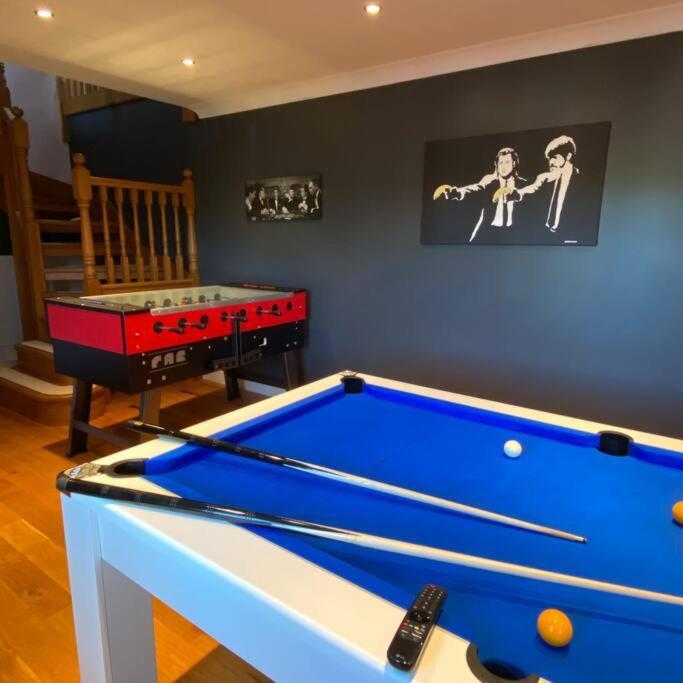 Luxury 4-5 Bed Home With Games Room And Balcony نيوتاون المظهر الخارجي الصورة