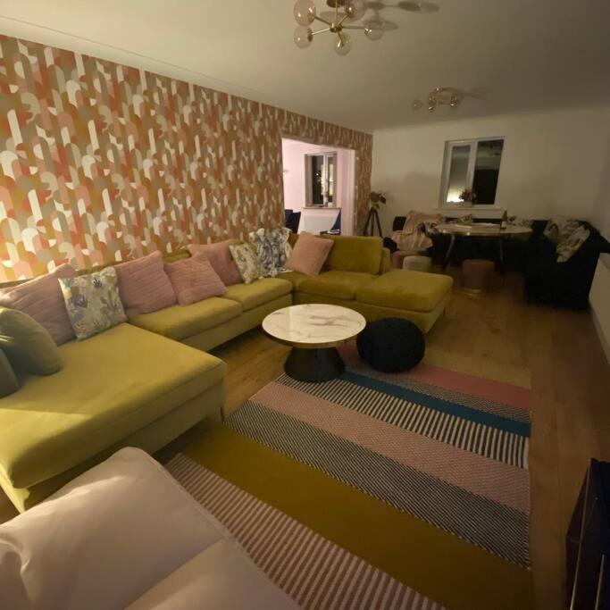 Luxury 4-5 Bed Home With Games Room And Balcony نيوتاون المظهر الخارجي الصورة