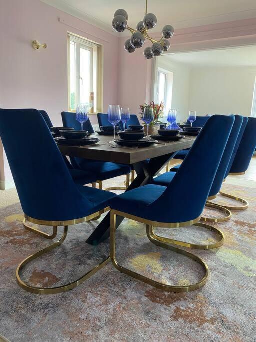 Luxury 4-5 Bed Home With Games Room And Balcony نيوتاون المظهر الخارجي الصورة